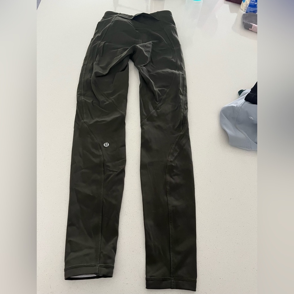 Green Lululemon leggings , size 4 , great condition, price negotiable.